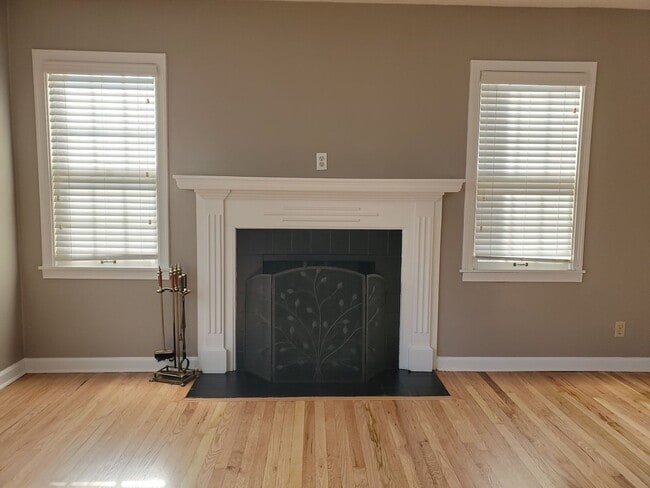 Building Photo - Gorgeous home near Westboro park.