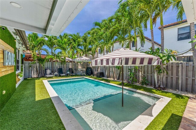 Building Photo - 25021 SW 118 Ct