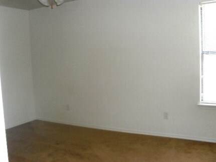 Building Photo - 2702 Ashley Dr