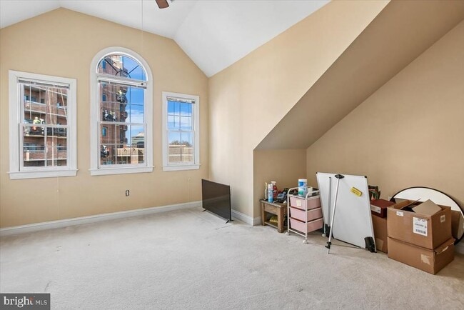 Building Photo - 1053 N Stuart St