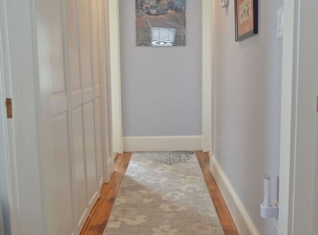 Building Photo - Winter Rental: 10A Gloucester Ave. (Utilit...