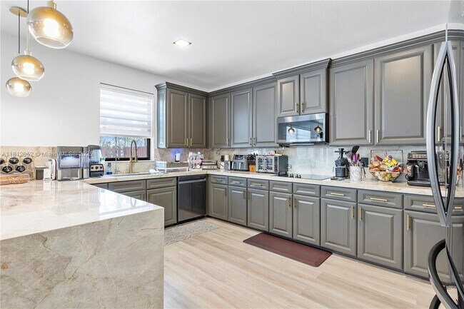 Building Photo - 9830 NW 86th Terrace
