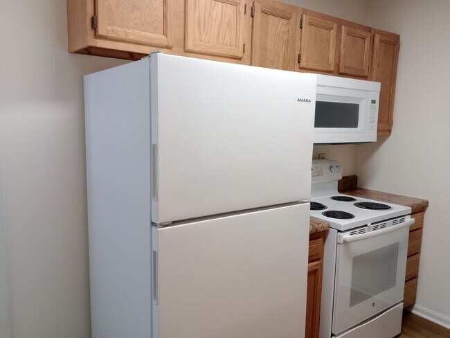 Building Photo - 2416-2418 Calder Ct.