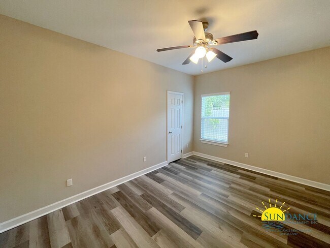 Building Photo - Pristine 3 Bedroom Home in Mary Esther!