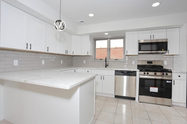 Building Photo - 1150 70th St