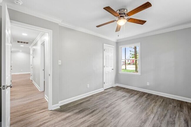 Building Photo - Great Location off of South Holden Road. 3 Bedroom 2 Bathroom Home.