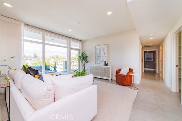 Building Photo - 482 S Arroyo Pkwy