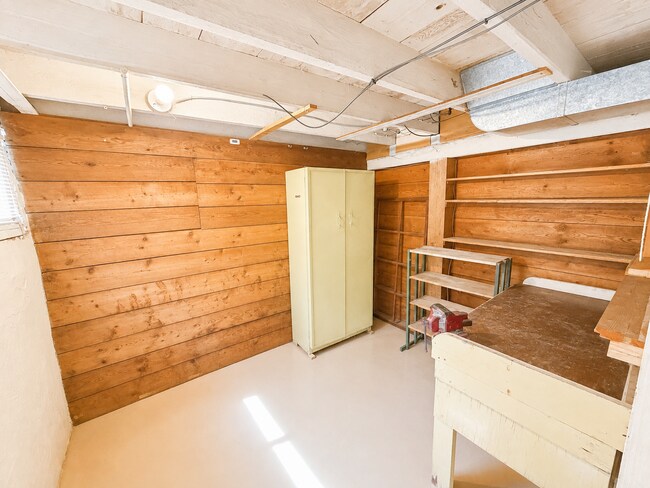 Building Photo - 2811 S Lamonte St