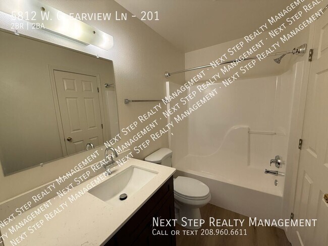 Building Photo - 5812 W Clearview Ln