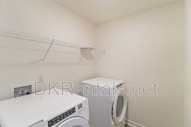 Building Photo - 520 Whitman Ln