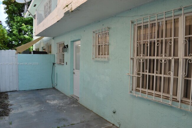 Building Photo - 1645 SW 7th St