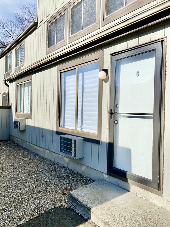 Building Photo - 6 D Pineview Dr
