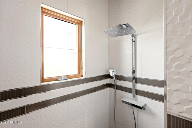 Building Photo - 9979 E Toms Thumb