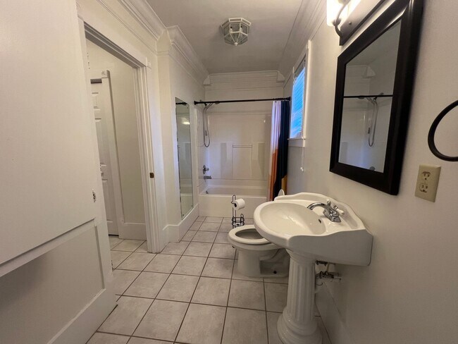 Building Photo - For Rent