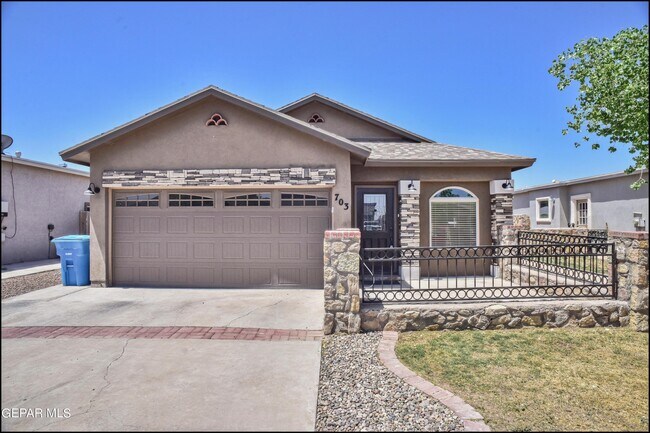 Building Photo - 703 Joe Rodriguez Dr