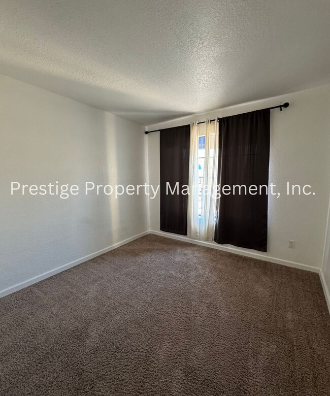 Building Photo - 3/2.5 Beautiful 2 Story Townhome!