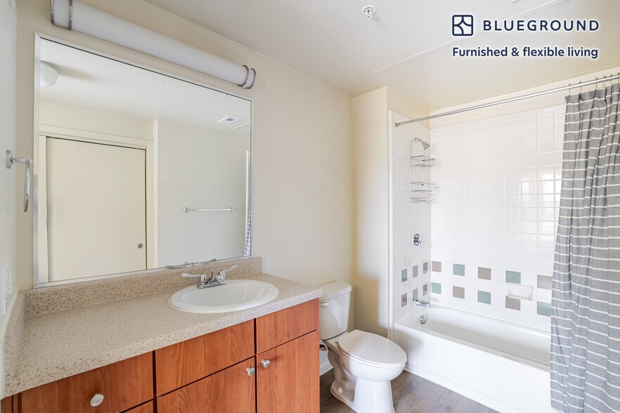 Building Photo - 3001 Esperanza Crossing