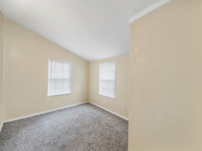 Building Photo - 2605 Warren Ave