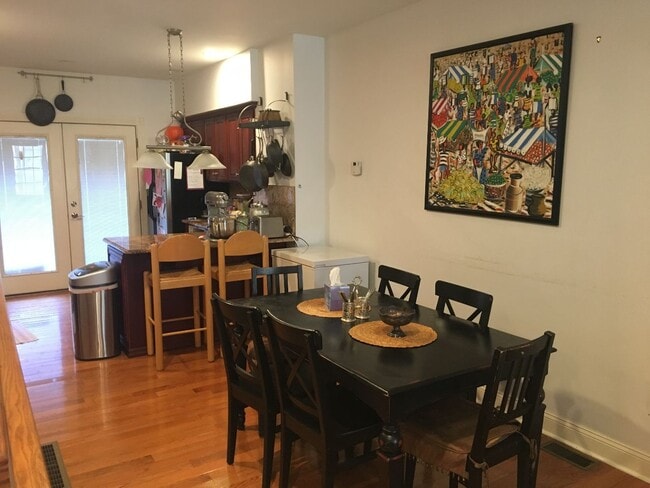 Building Photo - 215 S Quince St