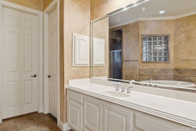 Building Photo - 238 Verbena Hill