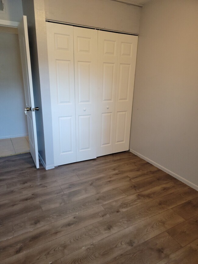 Building Photo - 914 SW 8th Ave