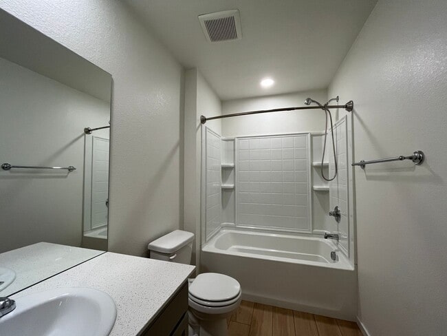 Building Photo - Beautiful Newer Build Townhome in Greeley
