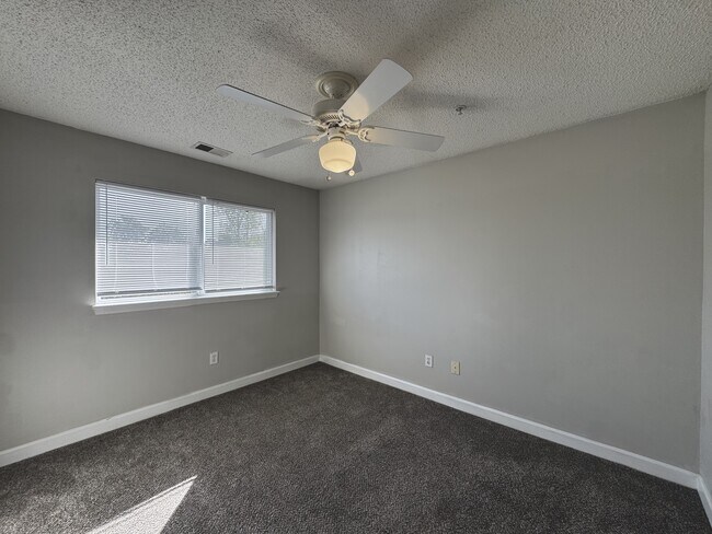 Building Photo - 303 Smith Level Rd