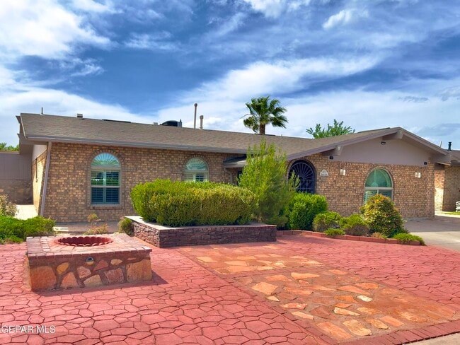 Building Photo - 3217 Funston Pl