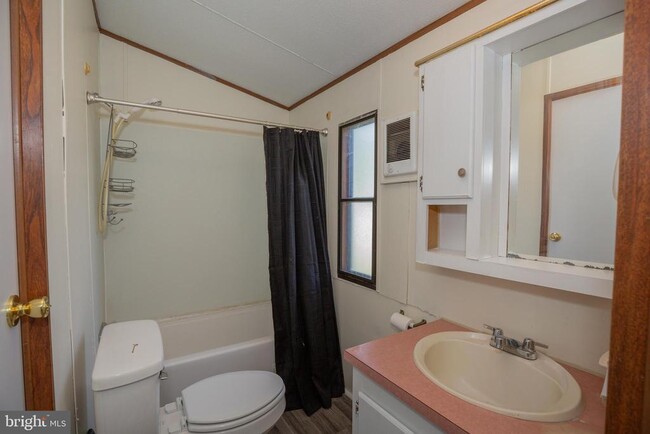 Building Photo - 126 Fabric Dr