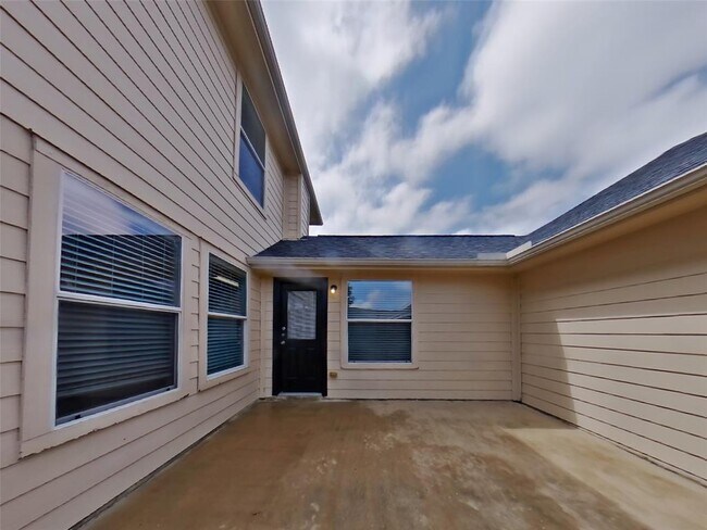 Building Photo - 6323 Mountain Pines Ln