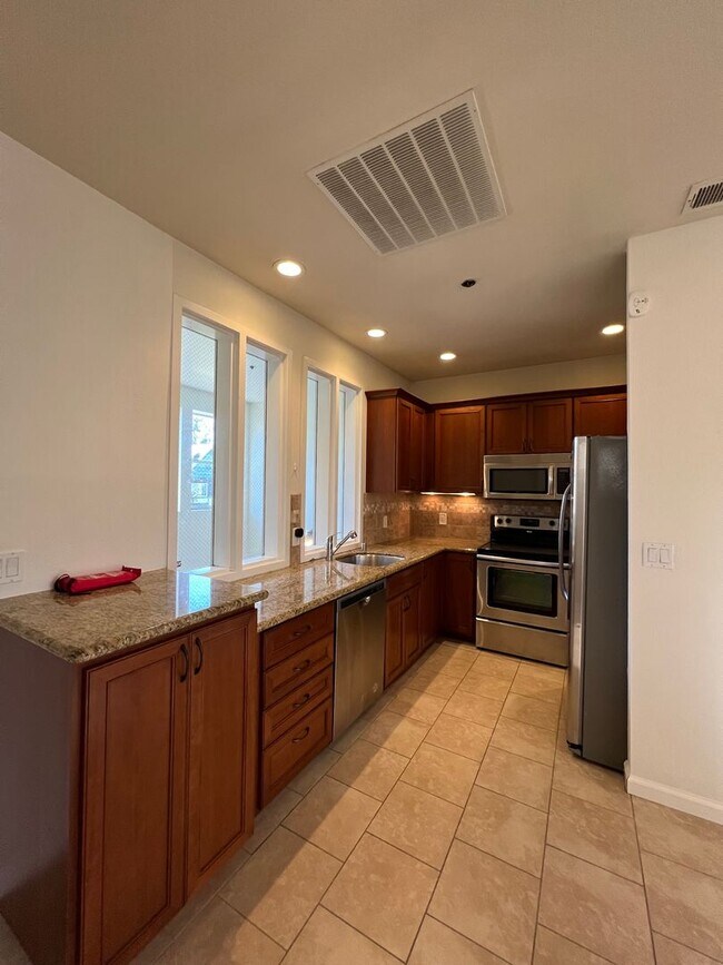 Building Photo - 609 Pacific Ave