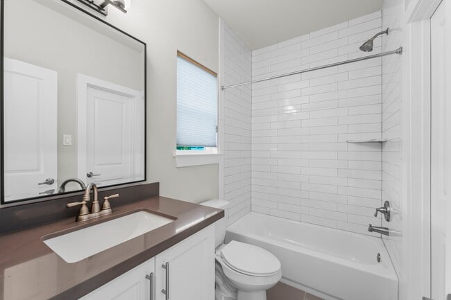 Building Photo - 954 Fisher St