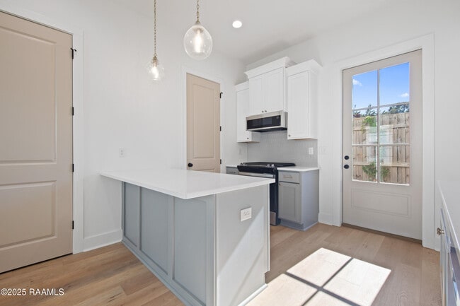 Building Photo - 210 Steiner Oaks