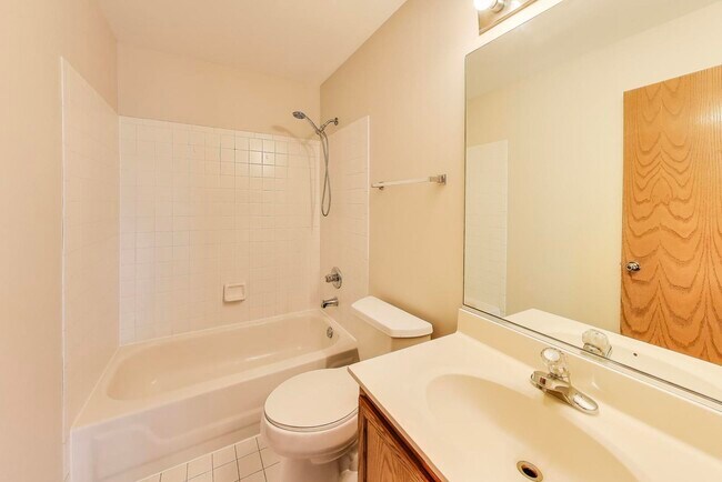 Building Photo - 2710 Glenwood Ct