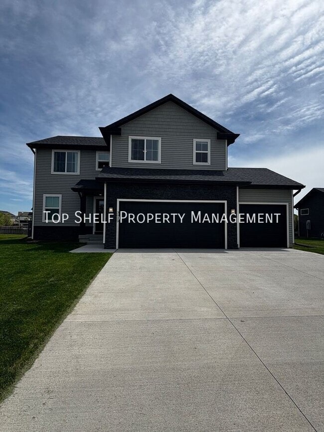 Building Photo - 3029 6th Ave SW