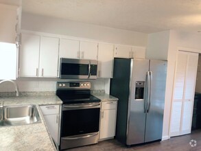 Building Photo - 714 Wellesley Ct