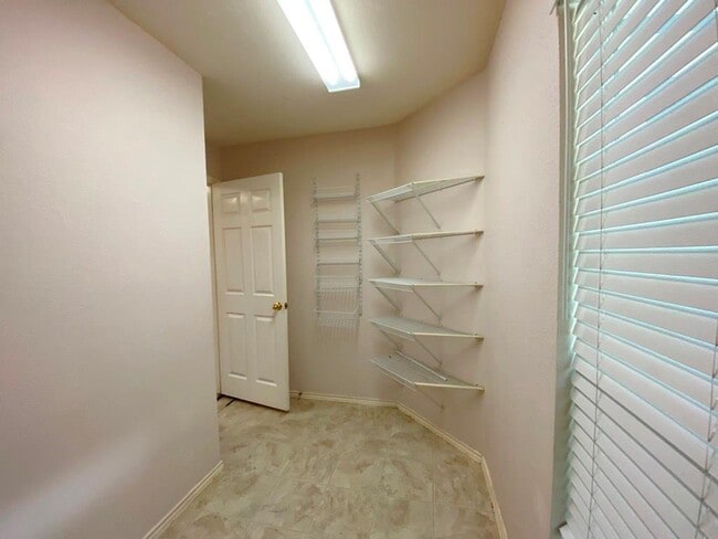 Building Photo - 145 Strawn