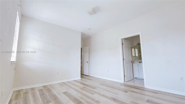 Building Photo - 741 SE 2nd St