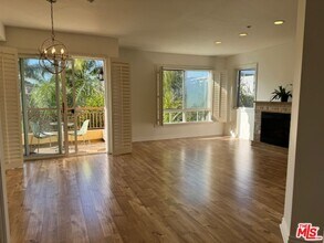 Building Photo - 320 S Willaman Dr