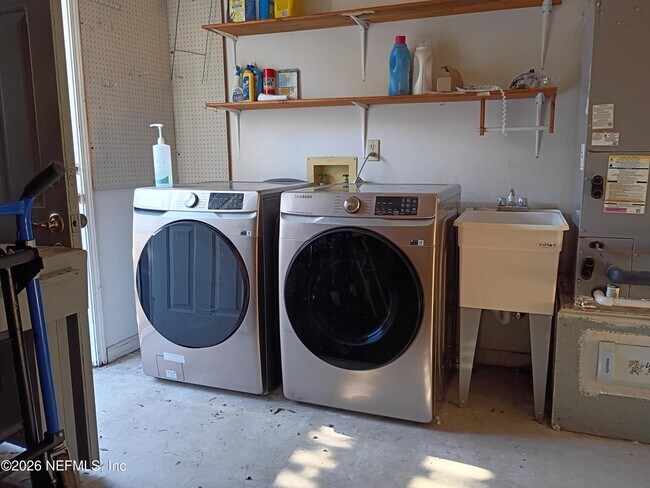 Building Photo - 5561 Mariners Cove Dr