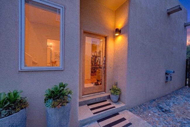 Building Photo - 753 Viento Cir