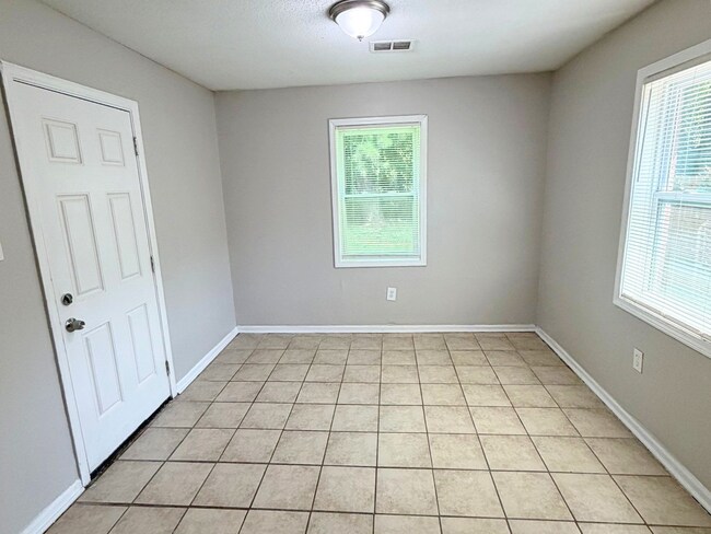 Building Photo - 1111 Canary Ln