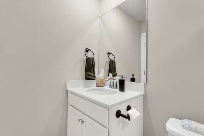 Building Photo - Beautiful 4-Bedroom, 3.5-Bathroom Townhome...
