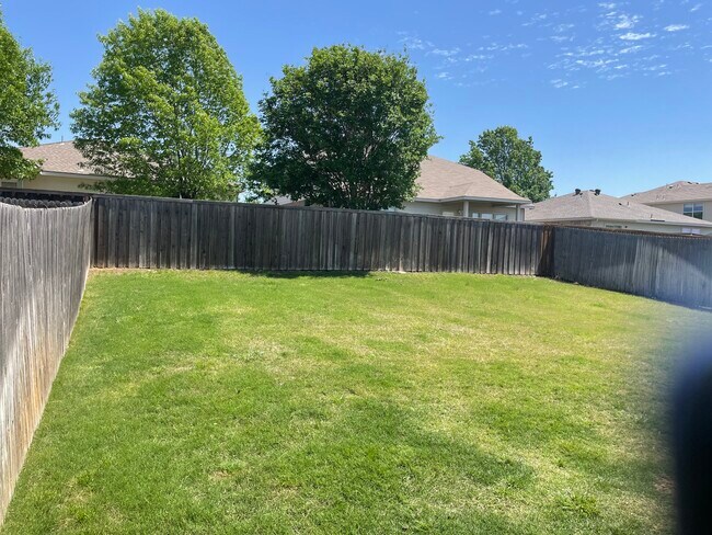 Building Photo - 701 Cheyenne Dr