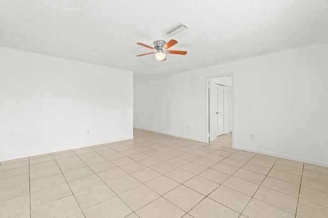 Building Photo - 4790 Gulfstream Rd