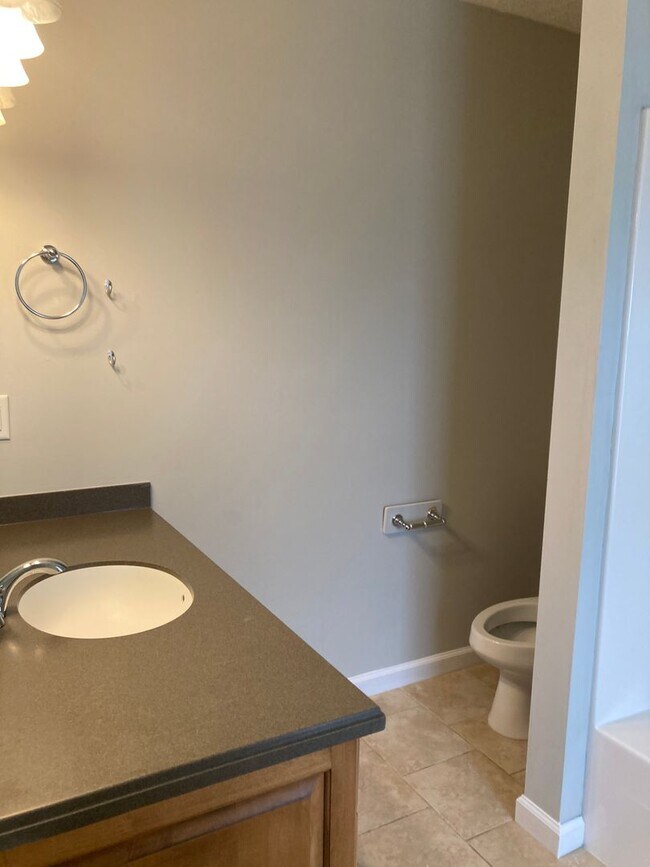 Building Photo - Charming 3 BR/2.5 bath  in a quiet, well-kept neighborhood. Convenient to schools, Tyndall AFB, s...