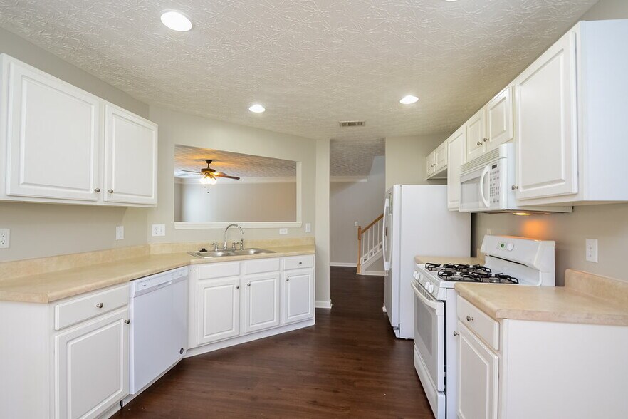 Building Photo - 241 Weatherstone Pointe Dr