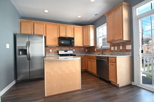 Building Photo - 4289 S Capitol St SW