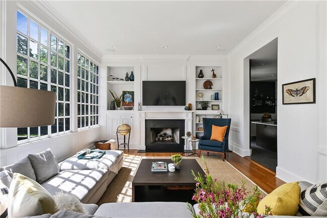 Building Photo - 635 Bonaventure Ave NE