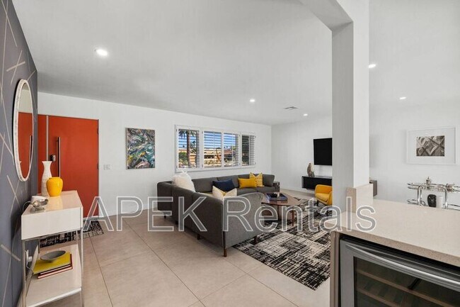 Building Photo - 945 N Buttonwillow Cir